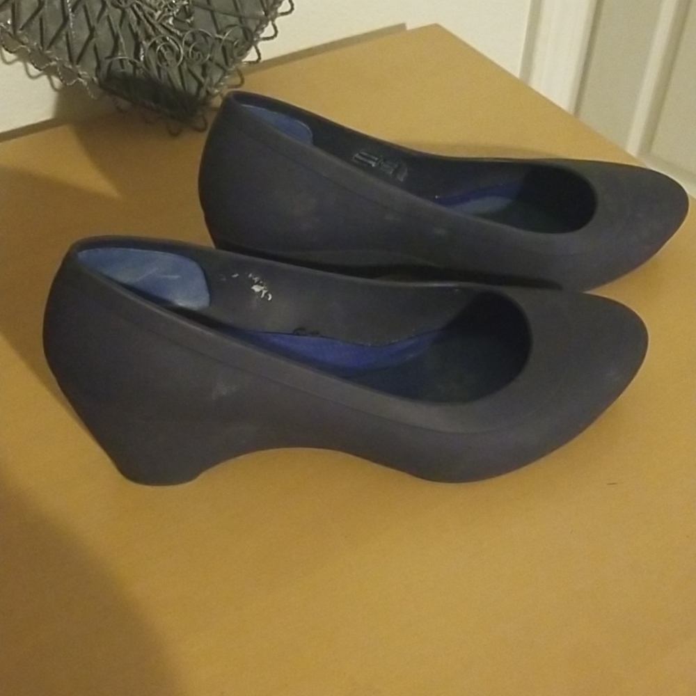 Crocs blue heels